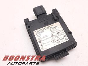 Gebruikte Radar sensor Volvo XC60 II (UZ) 2.0 T8 16V Recharge, Twin Engine AWD Prijs € 169,95 Margeregeling aangeboden door Boonstra Autoparts