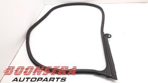 Begagnade Främre dörrtätning, 4-dörrars, höger Porsche Taycan (Y1A) 4S Pris € 48,95 Marginaltabell erbjuds av Boonstra Autoparts