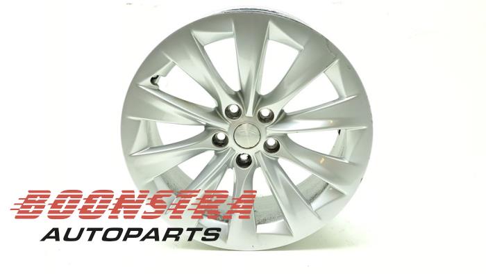 Hjul från en Tesla Model S 70 2016