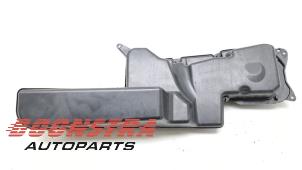 Begagnade Högtalare Porsche 911 (996) 3.6 Carrera 4 24V Pris € 49,95 Marginaltabell erbjuds av Boonstra Autoparts