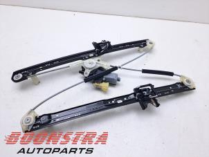 Begagnade Fönstermekanism för bakre dörr, 4-dörrars, vänster Landrover Range Rover IV (LG) 3.0 V6 P400 MHEV HST Pris € 114,95 Marginaltabell erbjuds av Boonstra Autoparts