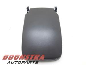 Używane Konsole srodkowe Landrover Range Rover IV (LG) 3.0 V6 P400 MHEV HST Cena € 74,95 Procedura marży oferowane przez Boonstra Autoparts