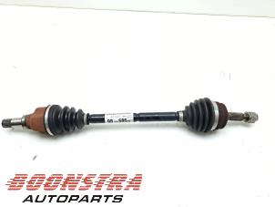 Gebruikte Aandrijfas links-voor Peugeot 208 I (CA/CC/CK/CL) 1.2 Vti 12V PureTech 82 Prijs € 24,95 Margeregeling aangeboden door Boonstra Autoparts