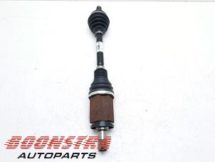 Gebruikte Aandrijfas links-voor BMW X6 (F16) M50d 3.0 24V Prijs € 142,01 Inclusief btw aangeboden door Boonstra Autoparts