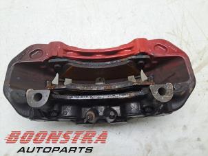 Begagnade Främre bromsok, höger Porsche Cayenne II (92A) 4.8 V8 32V Turbo Pris € 219,95 Marginaltabell erbjuds av Boonstra Autoparts