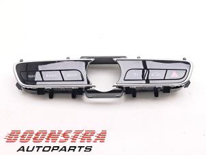 Begagnade Navigeringskontrollpanel Mercedes E Estate (S213) E-220d 2.0 Turbo 16V Pris € 62,86 Inklusive moms erbjuds av Boonstra Autoparts