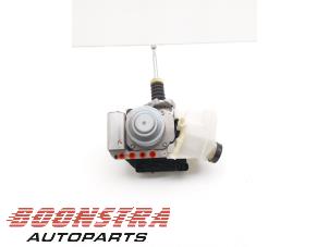 Gebruikte Rembekrachtiger Audi E-tron (GEN) 55 quattro Prijs € 694,95 Margeregeling aangeboden door Boonstra Autoparts