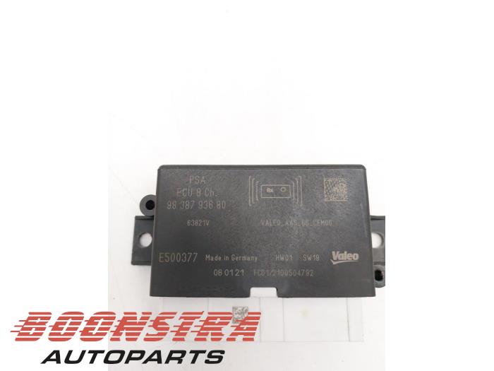 PDC-modul från en Opel Corsa F (UB/UH/UP) 1.2 Turbo 12V 100 2021