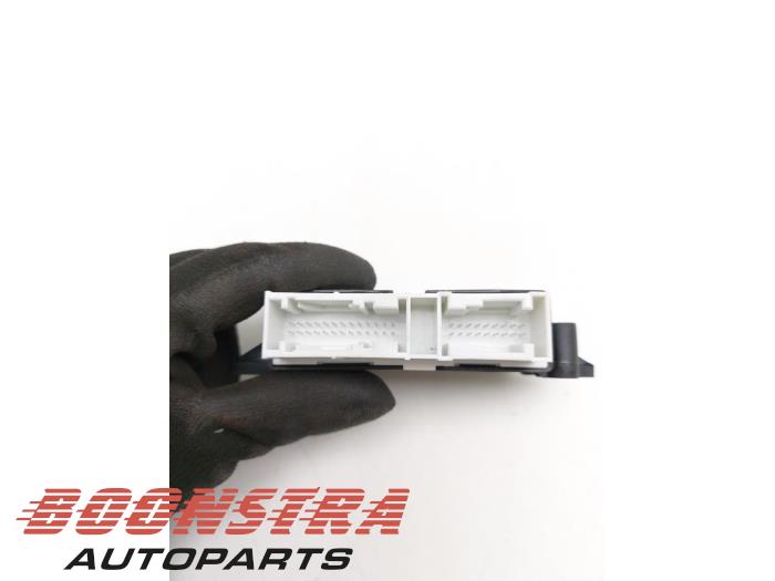 PDC-modul från en Opel Corsa F (UB/UH/UP) 1.2 Turbo 12V 100 2021