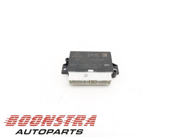 PDC-modul från en Opel Corsa F (UB/UH/UP) 1.2 Turbo 12V 100 2021