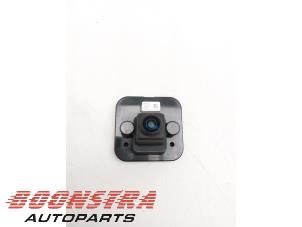 Gebruikte Achteruitrij Camera Nissan Qashqai (J12) 1.3 DIG-T MHEV 16V Prijs € 264,95 Margeregeling aangeboden door Boonstra Autoparts