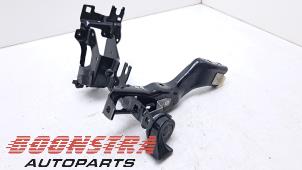 Używane Rama reflektora prawa BMW 7 serie (G11/12) 740e,Le xDrive Cena € 124,95 Procedura marży oferowane przez Boonstra Autoparts