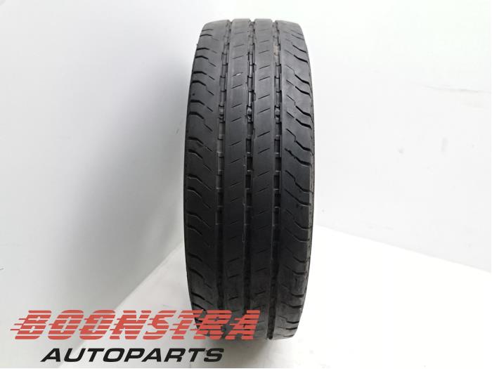 Velg + Band van een Renault Trafic (1FL/2FL/3FL/4FL) 1.6 dCi 95 2019