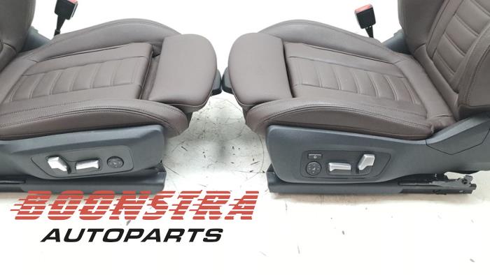 Klädsel, uppsättning (komplett) från en BMW i4 (G26) eDrive40 84 kWh 2023