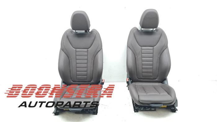 Klädsel, uppsättning (komplett) från en BMW i4 (G26) eDrive40 84 kWh 2023