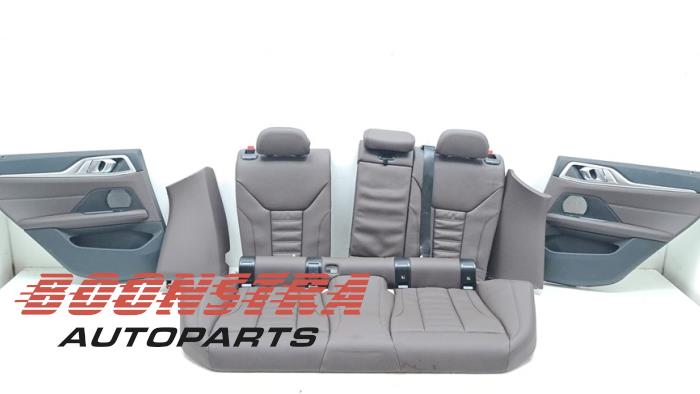 Klädsel, uppsättning (komplett) från en BMW i4 (G26) eDrive40 84 kWh 2023