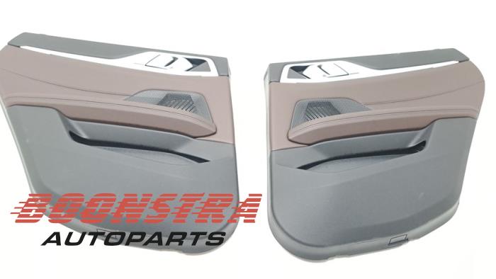 Klädsel, uppsättning (komplett) från en BMW i4 (G26) eDrive40 84 kWh 2023