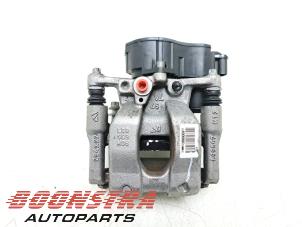 Begagnade Bakre bromsok, höger Opel Vivaro Vivaro-e, Electric Pris € 217,74 Inklusive moms erbjuds av Boonstra Autoparts