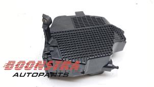 Gebruikte Luchtfilterhuis Renault Captur (2R) 0.9 Energy TCE 12V Prijs € 24,95 Margeregeling aangeboden door Boonstra Autoparts