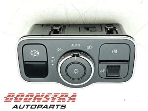 Gebruikte Schakelaar Licht Mercedes CLA (118.3) 1.3 CLA-250 e Turbo 16V Prijs € 24,95 Margeregeling aangeboden door Boonstra Autoparts