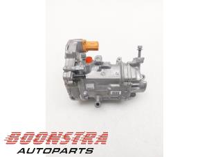 Gebruikte Compressor Mercedes A (177.0) 1.3 A-250 e Turbo 16V Prijs € 649,95 Margeregeling aangeboden door Boonstra Autoparts