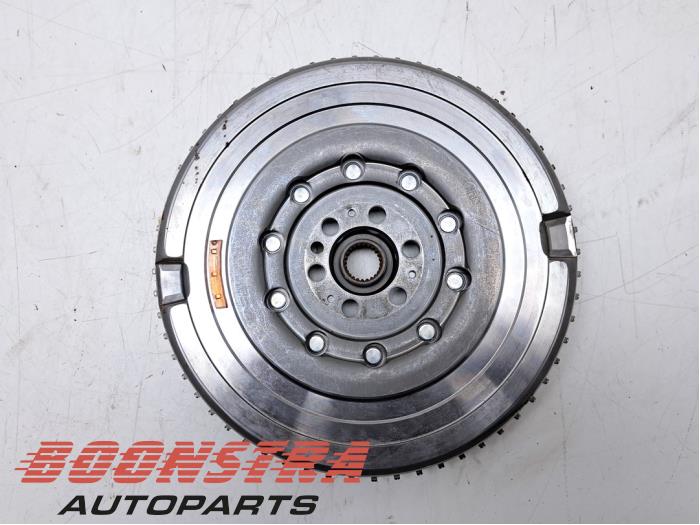 Svänghjul från en Mercedes-Benz A (177.0) 1.3 A-250 e Turbo 16V 2023