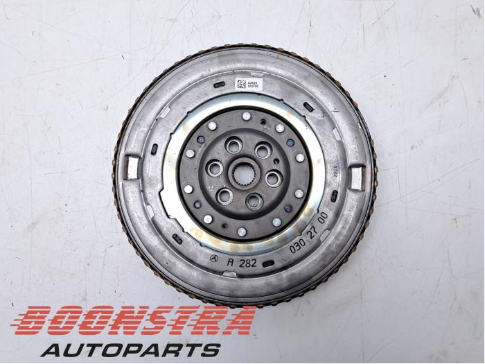 Svänghjul från en Mercedes-Benz A (177.0) 1.3 A-250 e Turbo 16V 2023