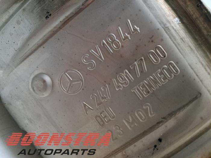 Ljuddämpare, mitten från en Mercedes-Benz A (177.0) 1.3 A-250 e Turbo 16V 2023