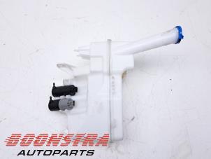 Używane Zbiornik spryskiwacza przód Peugeot 108 1.0 12V Cena € 28,95 Procedura marży oferowane przez Boonstra Autoparts