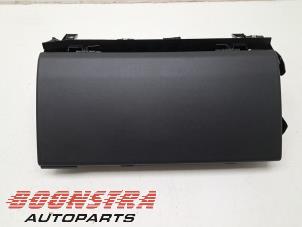 Gebruikte Dashboard klep Landrover Range Rover IV (LG) 4.4 SDV8 32V Prijs € 69,95 Margeregeling aangeboden door Boonstra Autoparts