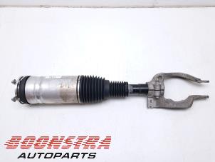 Begagnade Stötdämpare, vänster fram Landrover Range Rover IV (LG) 4.4 SDV8 32V Pris € 442,95 Marginaltabell erbjuds av Boonstra Autoparts