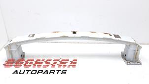 Begagnade Främre stötfångarram Landrover Range Rover Evoque (LVJ/LVS) 2.2 SD4 16V Pris € 99,00 Marginaltabell erbjuds av Boonstra Autoparts