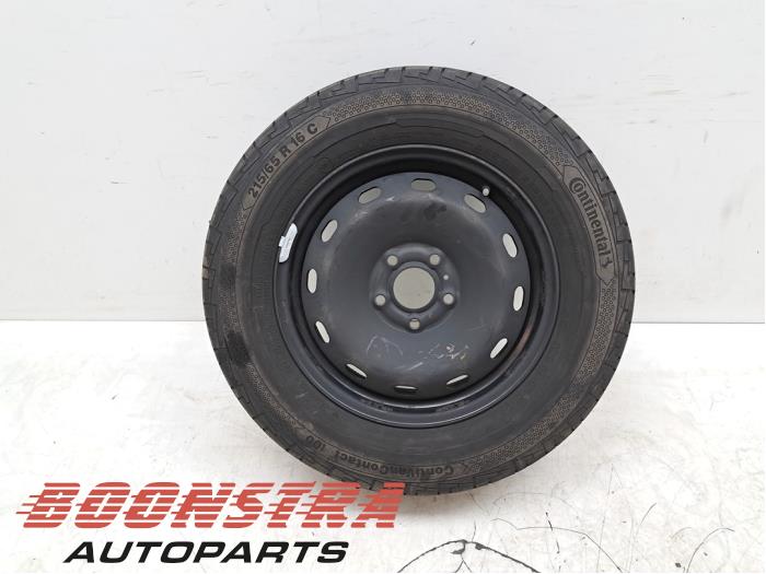 Velg + Band van een Renault Trafic (1FL/2FL/3FL/4FL) 2.0 dCi 16V 145 2022