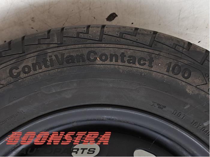 Velg + Band van een Renault Trafic (1FL/2FL/3FL/4FL) 2.0 dCi 16V 145 2022