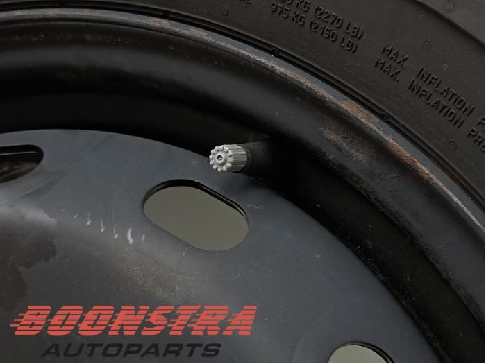 Velg + Band van een Renault Trafic (1FL/2FL/3FL/4FL) 2.0 dCi 16V 145 2022