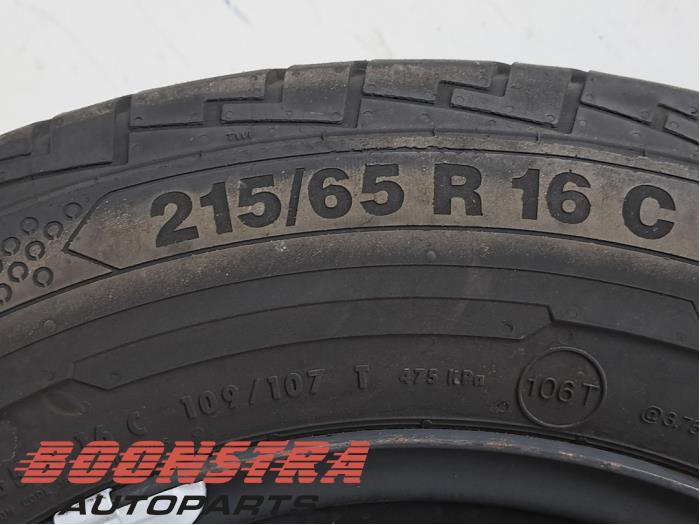 Velg + Band van een Renault Trafic (1FL/2FL/3FL/4FL) 2.0 dCi 16V 145 2022