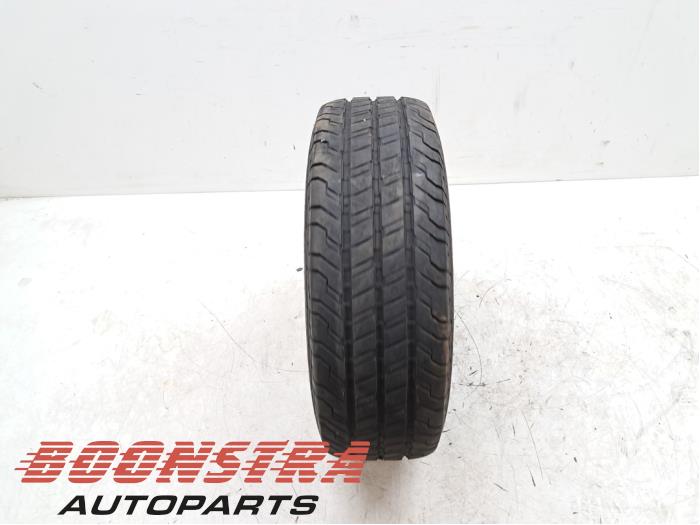 Velg + Band van een Renault Trafic (1FL/2FL/3FL/4FL) 2.0 dCi 16V 145 2022