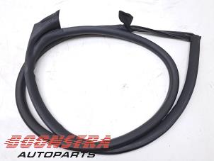 Gebruikte Portierrubber 2Deurs rechts Audi R8 (4S3/4SP) 5.2 V10 Plus Quattro Prijs € 149,95 Margeregeling aangeboden door Boonstra Autoparts