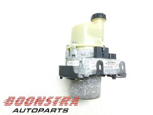 Begagnade Servostyrningspump Dacia Dokker Express (8S) 1.5 dCi 90 Pris € 249,95 Inklusive moms erbjuds av Boonstra Autoparts