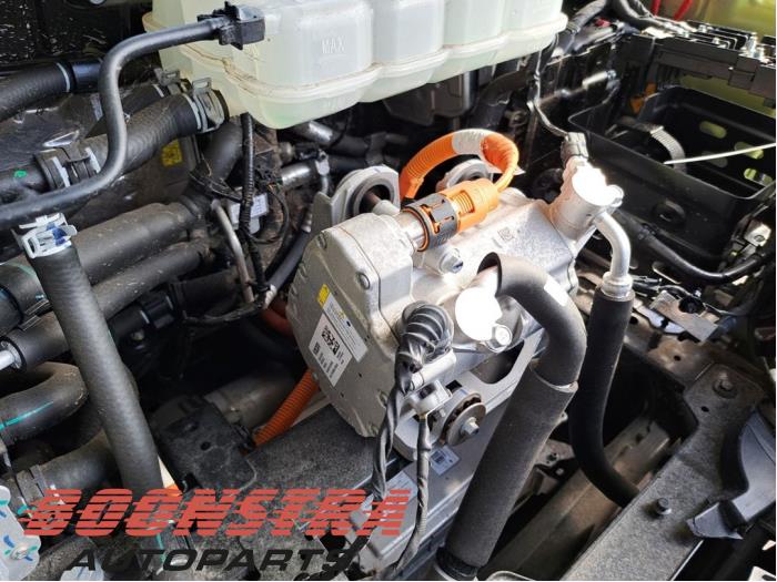 Luftkonditioneringspump från en Volvo EX30 Single Motor Extended Range 69 kWh 2024