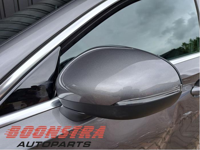 Skärmspegel, vänster från en Mercedes-Benz A Limousine (177.1) 1.3 A-180 Turbo Mild Hybrid 2024