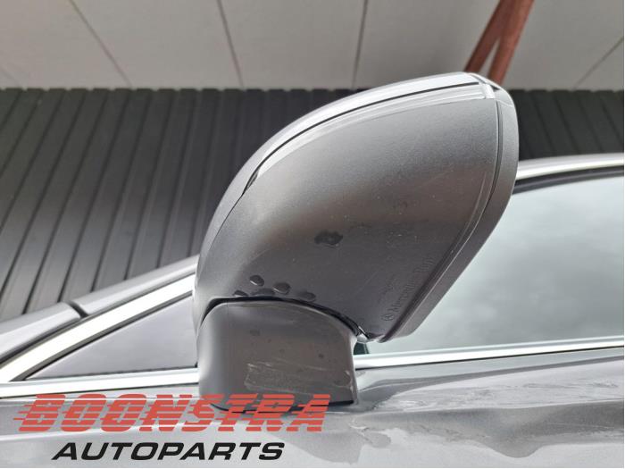 Skärmspegel, vänster från en Mercedes-Benz A Limousine (177.1) 1.3 A-180 Turbo Mild Hybrid 2024