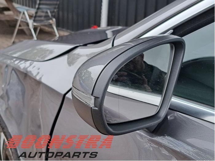 Skärmspegel, vänster från en Mercedes-Benz A Limousine (177.1) 1.3 A-180 Turbo Mild Hybrid 2024