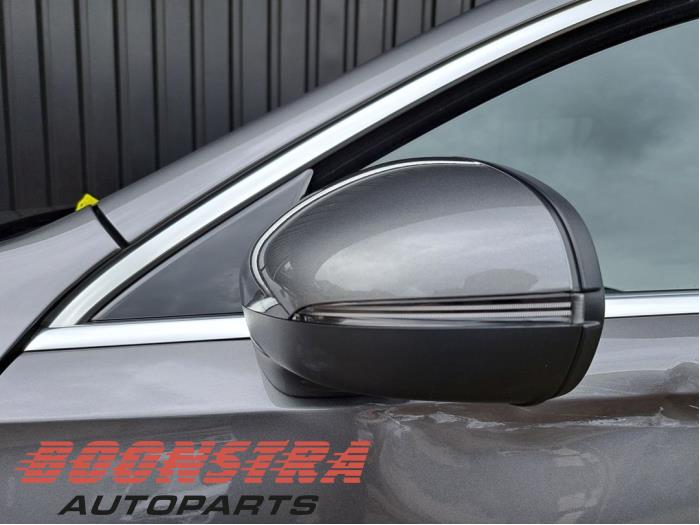 Skärmspegel, vänster från en Mercedes-Benz A Limousine (177.1) 1.3 A-180 Turbo Mild Hybrid 2024