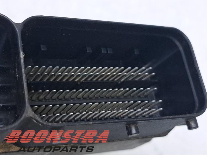 Dator, motorstyrning från en Jaguar F-Pace 2.0 D 180 16V AWD 2017