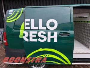 Używane Drzwi przesuwne prawe Mercedes eVito Tourer (447.7) 41 kWh Cena € 695,00 Z VAT oferowane przez Boonstra Autoparts