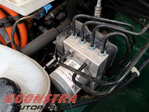 Używane Pompa ABS Mercedes eVito Tourer (447.7) 41 kWh Cena € 239,00 Z VAT oferowane przez Boonstra Autoparts