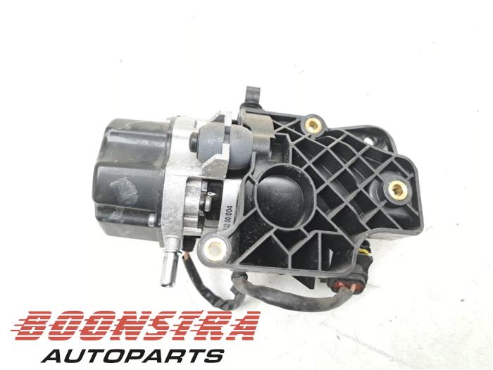 Vakuumpump, bromsservo från en Mercedes-Benz EQC (N293) 400 4-Matic 2021