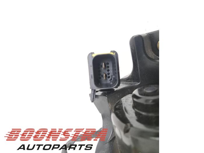 Vakuumpump, bromsservo från en Mercedes-Benz EQC (N293) 400 4-Matic 2021