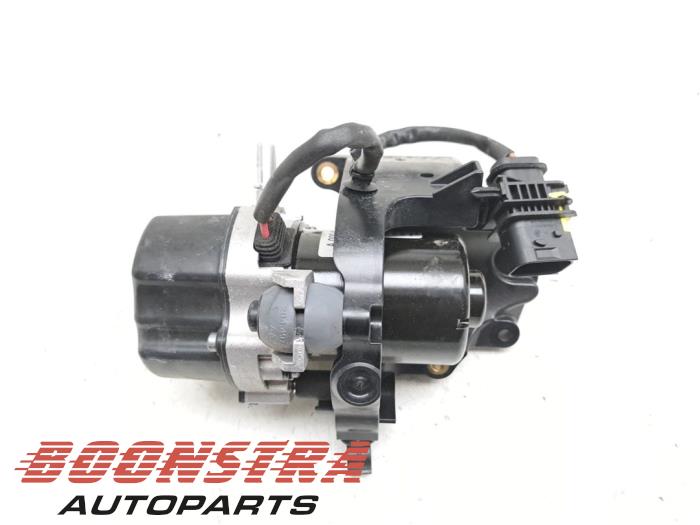 Vakuumpump, bromsservo från en Mercedes-Benz EQC (N293) 400 4-Matic 2021